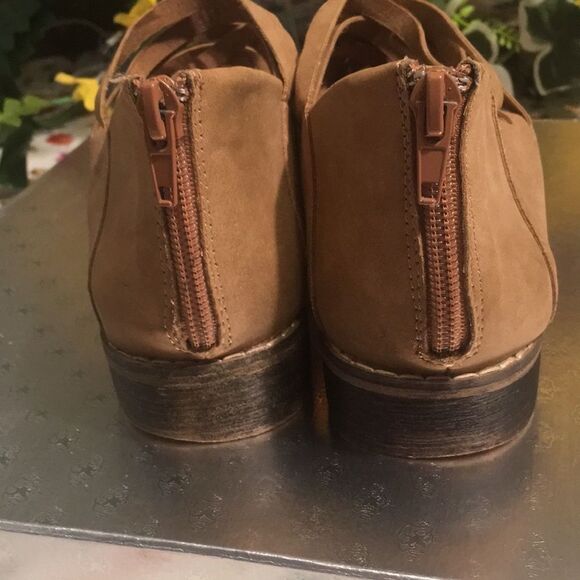 Tan Suede Ankle Mi.IM ankle booties - Picture 6 of 12